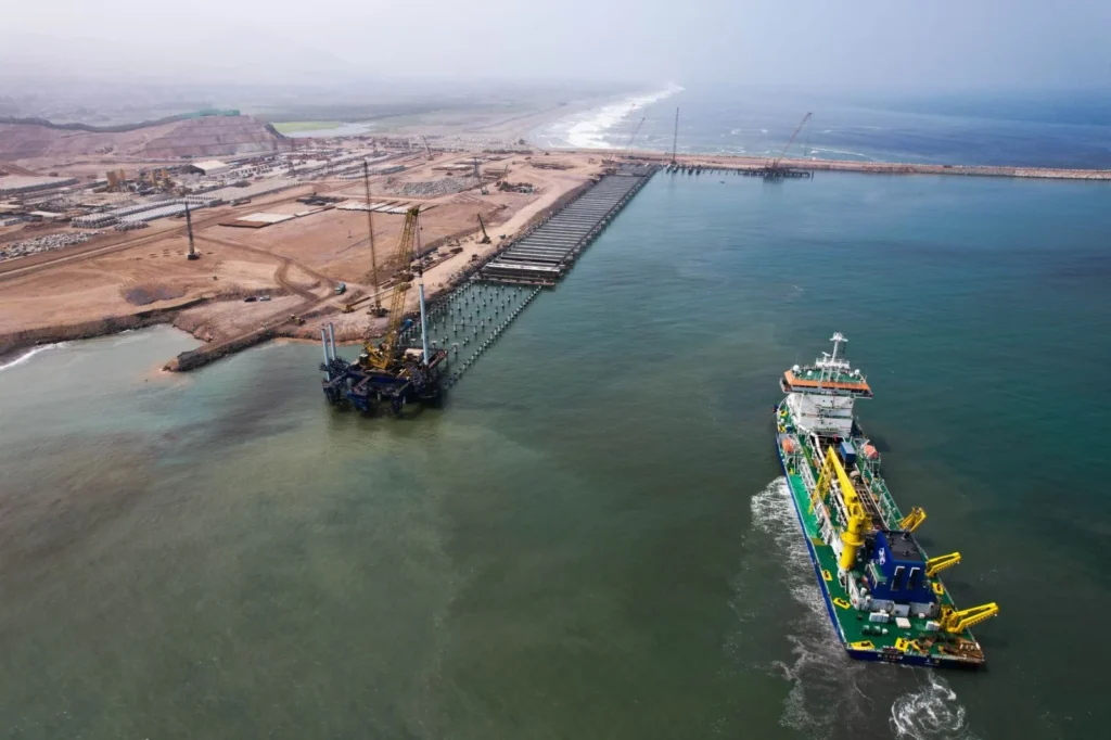 Brasil Busca Novas Rotas de Exportação através do Porto de Chancay, Controlado pela China, no Peru